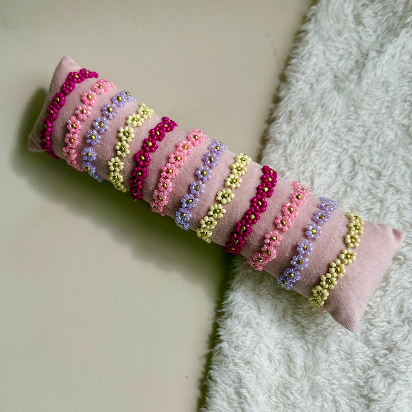 Kinderarmbandje roze bloemetjes