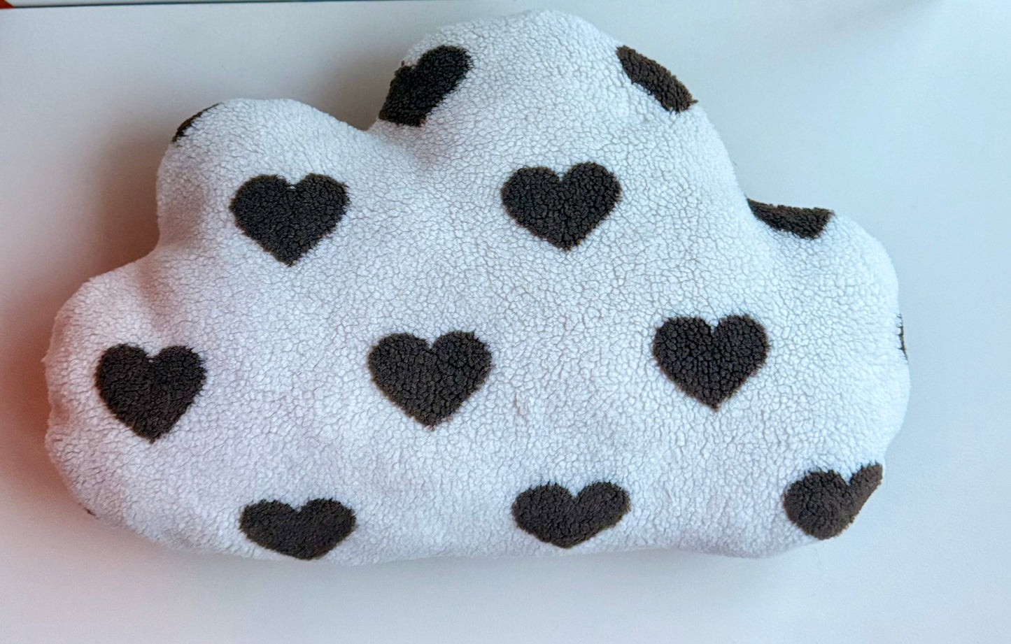 Kussen wolk met hartjes