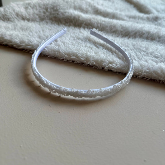 Haarbandje witte bloemen