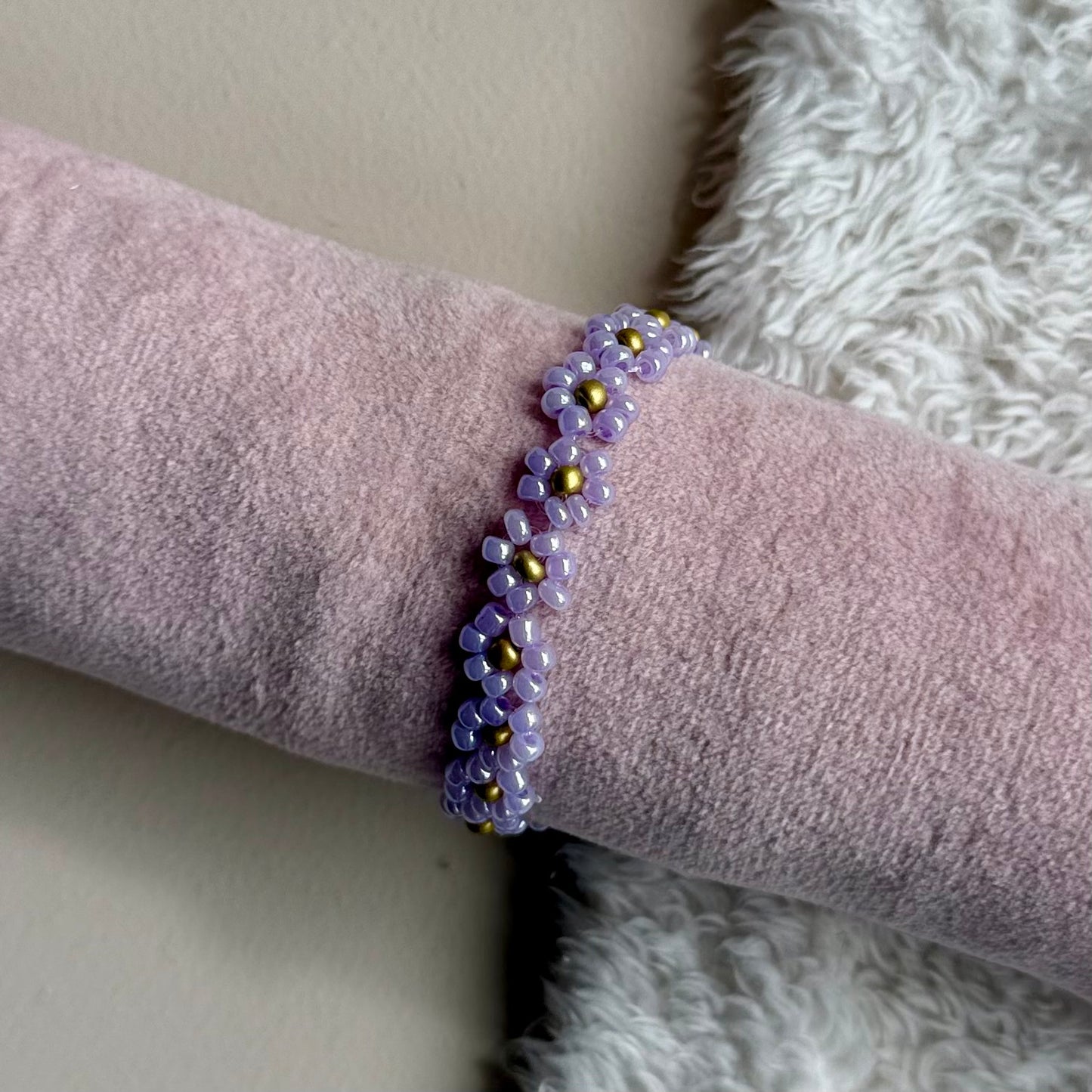 Kinderarmbandje lila bloemetjes