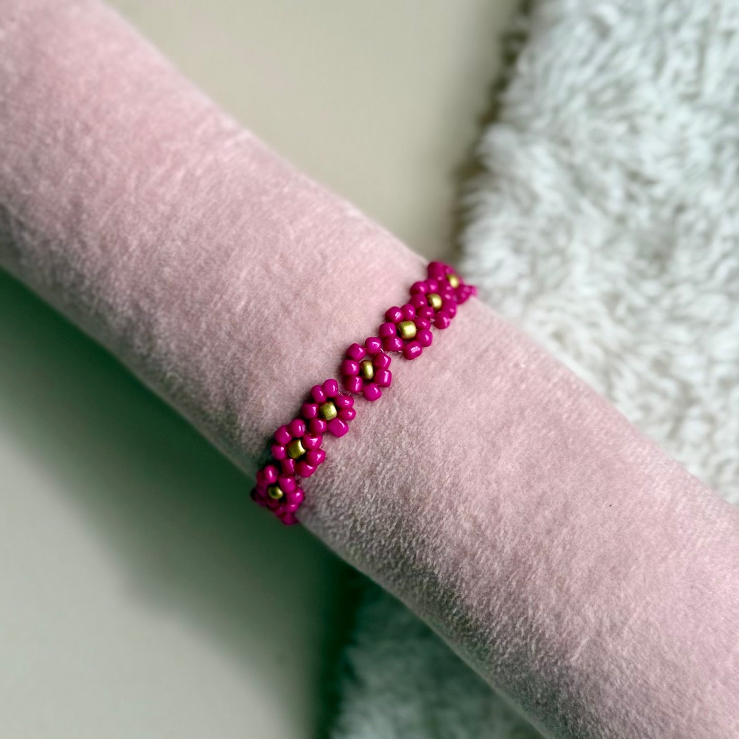 Kinderarmbandje roze bloemetjes