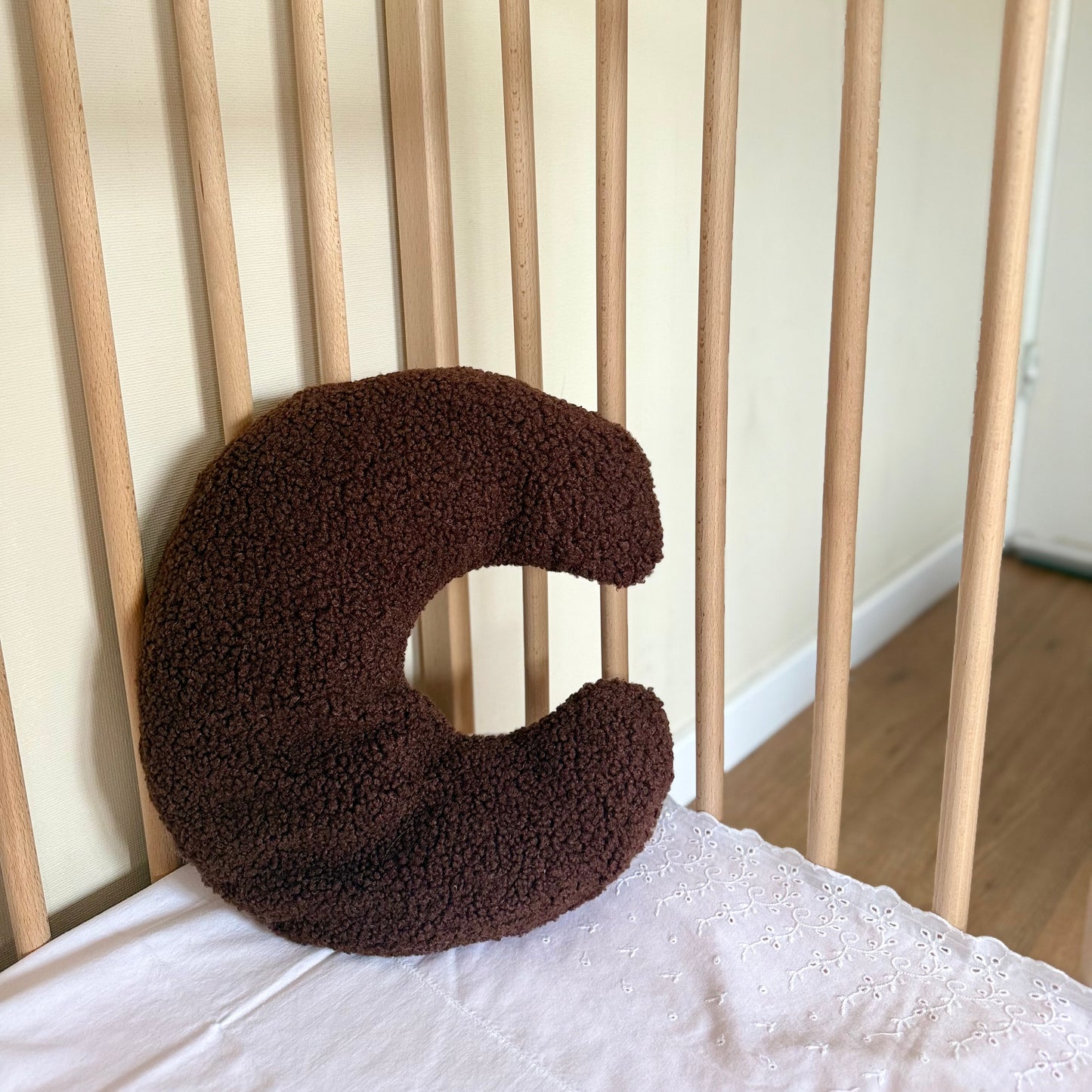 Kussen maan - donkerbruin