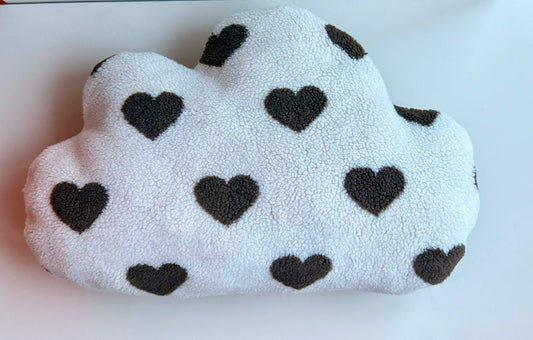 Kussen wolk met hartjes