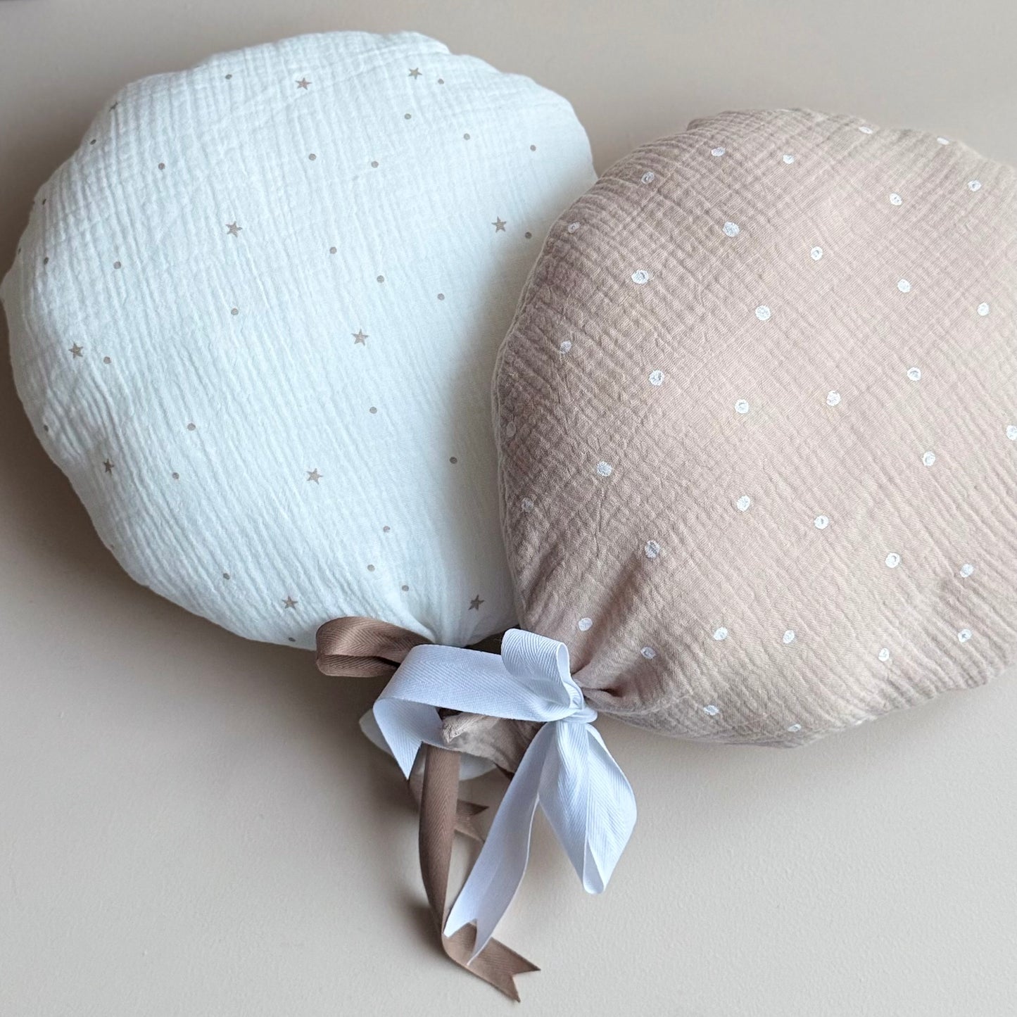 Ballon wandhanger taupe